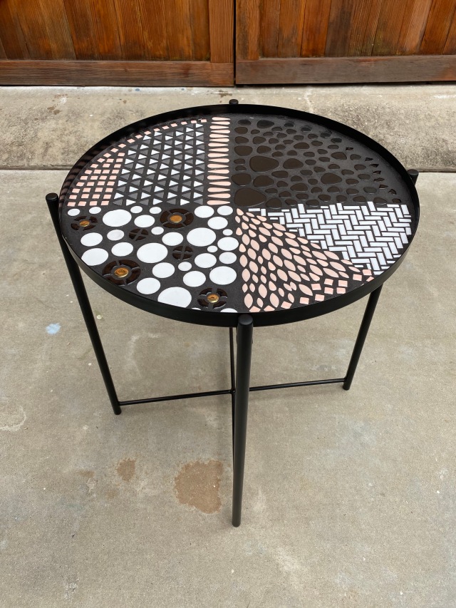 These mosaic table tops were so fun to make. Here is the tutorial to make your own DIY mosaic table, ideas, and sources for materials. #mosaictable #mosaictabletop #mosaictableideas #DIYmosaictable #mosaictableDIY #DIYmosaictabletop #mosaictablepatterns #mosaictabledesigns